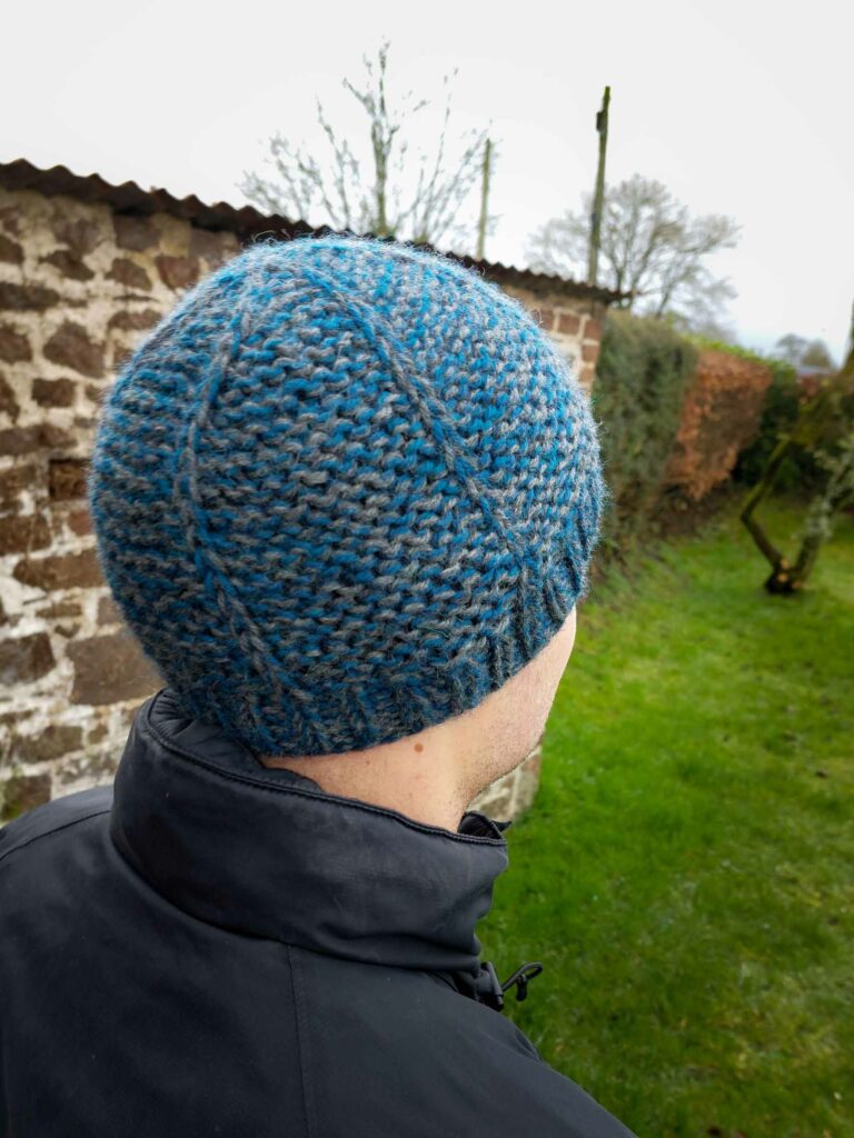 back view of the garter squish beanie