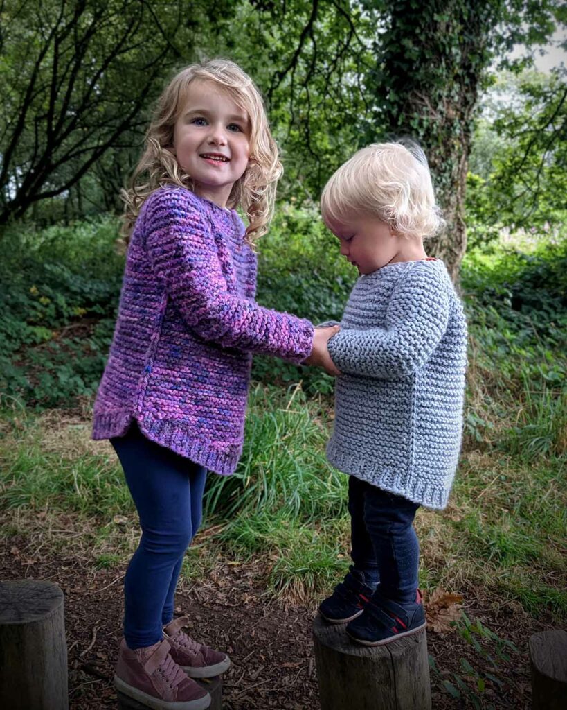 two children wearing the garter squish kids jumper - side view