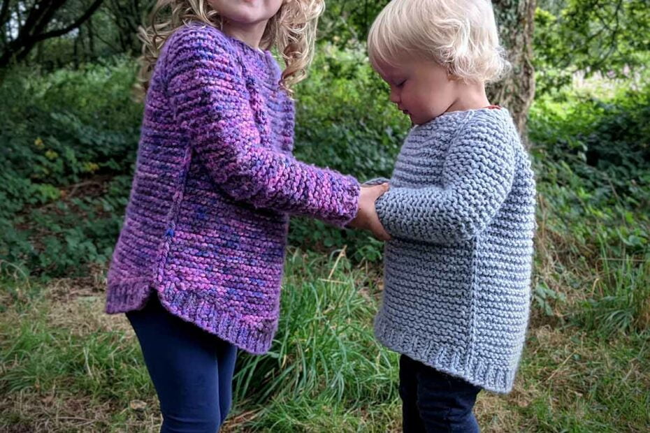 two children wearing the garter squish kids jumper - side view