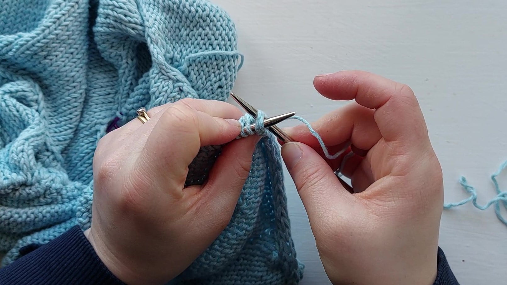 Pictorial demonstration of how to work the frilled cast off