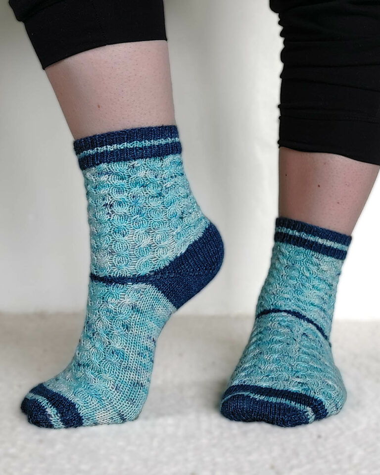 Poolside socks knitting pattern